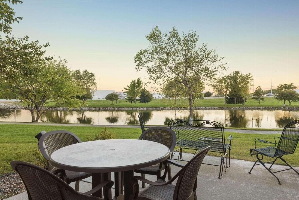Country Inn & Suites Ankeny image 3